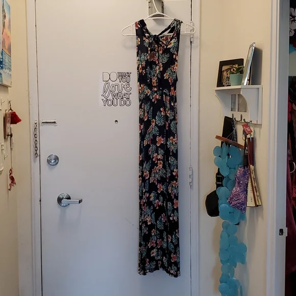 Dress - Picture 2 of 4